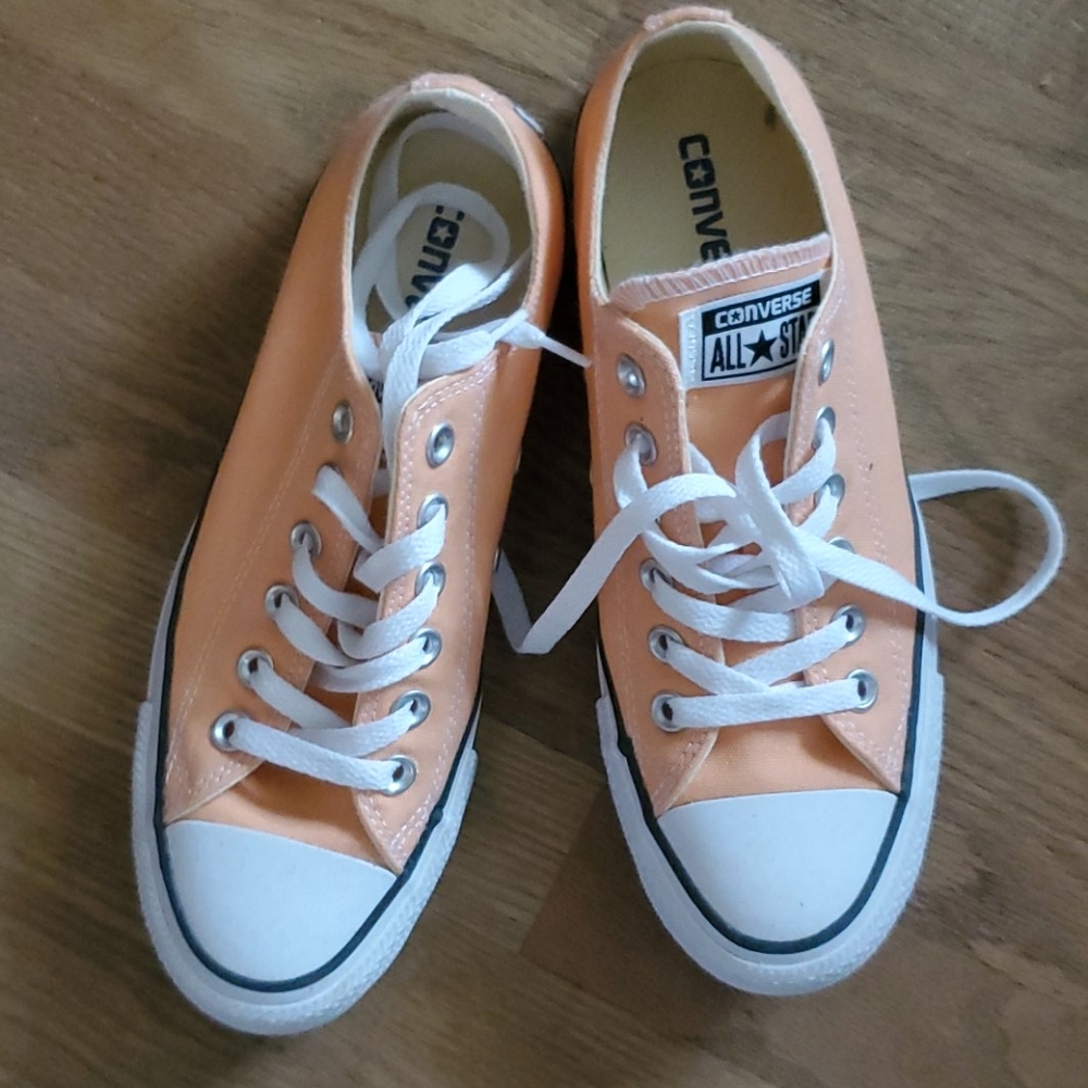 Brand new peach 🍑 All Star Converse